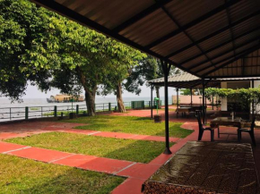 Illikkalam Lakeside Cottages